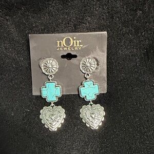 BNWT NOIR JEWELRY SOUTHWESTERN FAUX TURQUOISE CROSS + SILVER POST BACK EARRINGS
